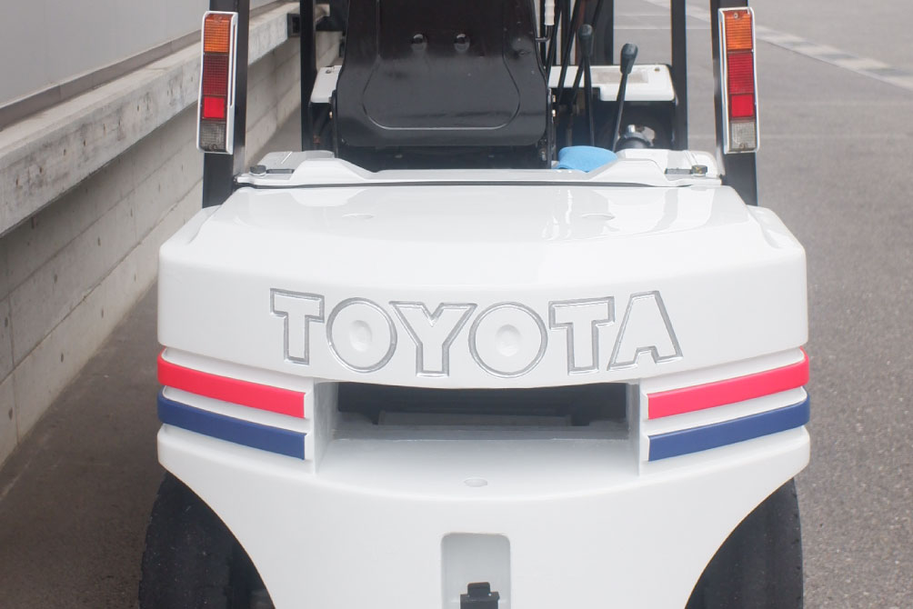 塗装後のフォークリフト