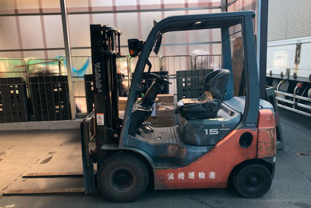 塗装前のフォークリフト